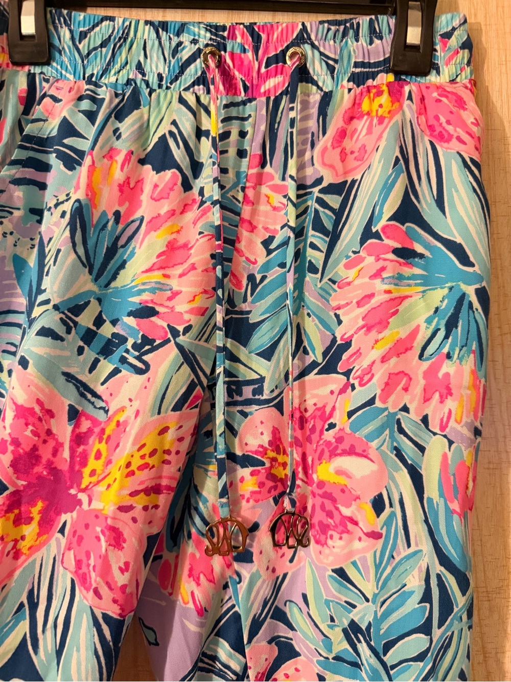 Lilly Pulitzer Pastel Tropical Jogger Pants in Pink, Teal & Navy - Picture 4 of 7